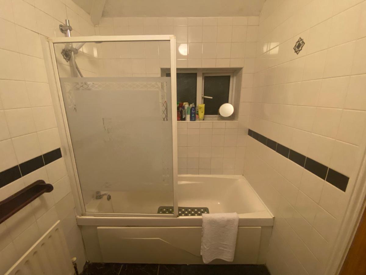 Cosy City Centre Guest Room Shared Home Galway Esterno foto
